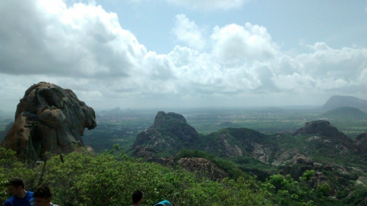 Monólitos de pedra no sertão de Quixadá